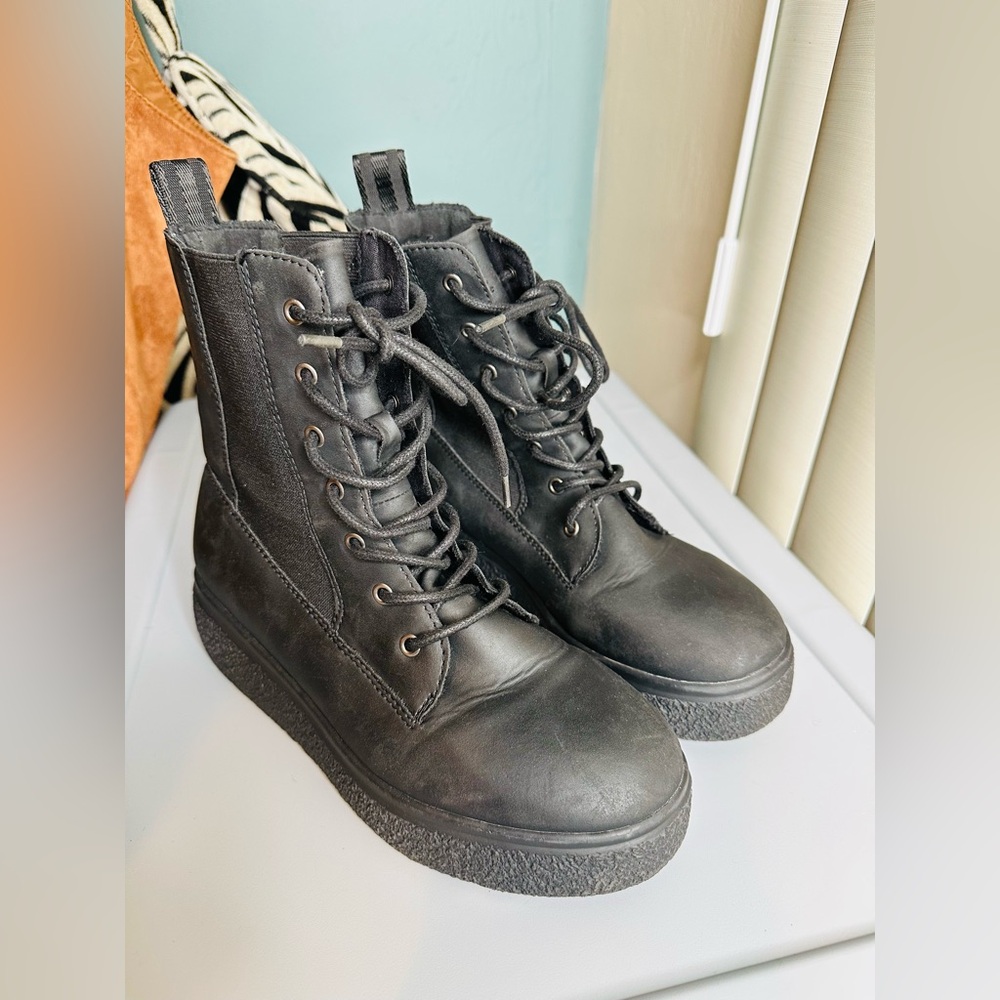 ROCKET DOG AGGIE SNEAKER BOOTIES Black Lace Up Ankle Boot Size 8.5